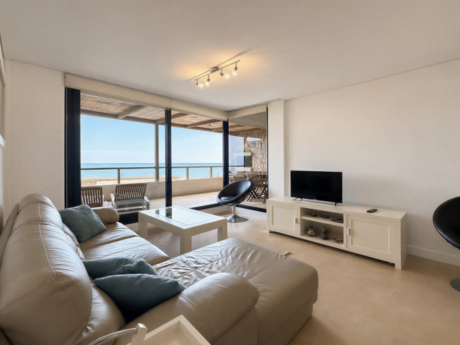 Foto inmobiliaria mejorada con IA (después) — Tourfly